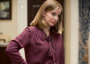 premiere of 2015 veep season 4 with anna chlumsky plays the role of amy in a purple shirt - tv still-f47545