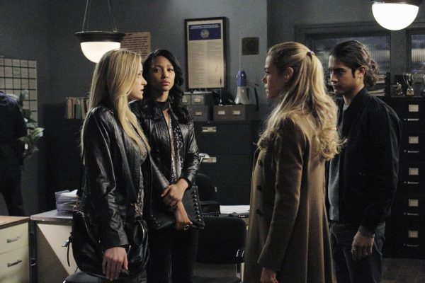 TWISTED - "Danny, Interrupted" - Danny resolves to get to the bottom of the murder cover-up in a new episode of ABC Family's original drama "Twisted," airing Tuesday, March 25th (9:00 - 10:00 PM ET/PT). (ABC FAMILY/Tony Rivetti) BRIANNE HOWEY, KYLIE BUNBURY, DENISE RICHARDS, AVAN JOGIA