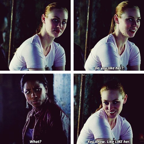 Jess: Ondan hoşlanıyor musun? Tara: Ne? Jess: Bilirsin hoşlanmak gibi.