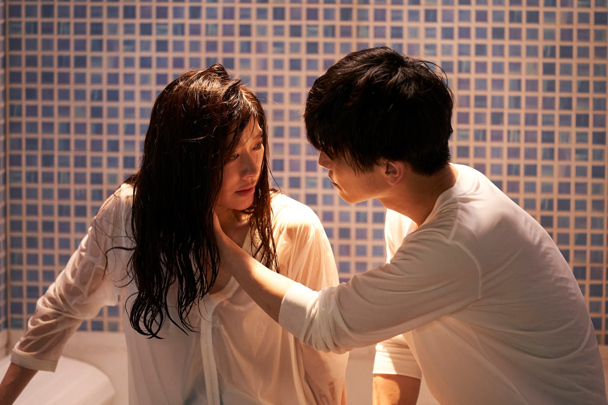 Fishbowl Wives Tanıtım